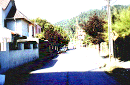 Zugang zum Grundst�ck durch die Stra�e Mahuzier